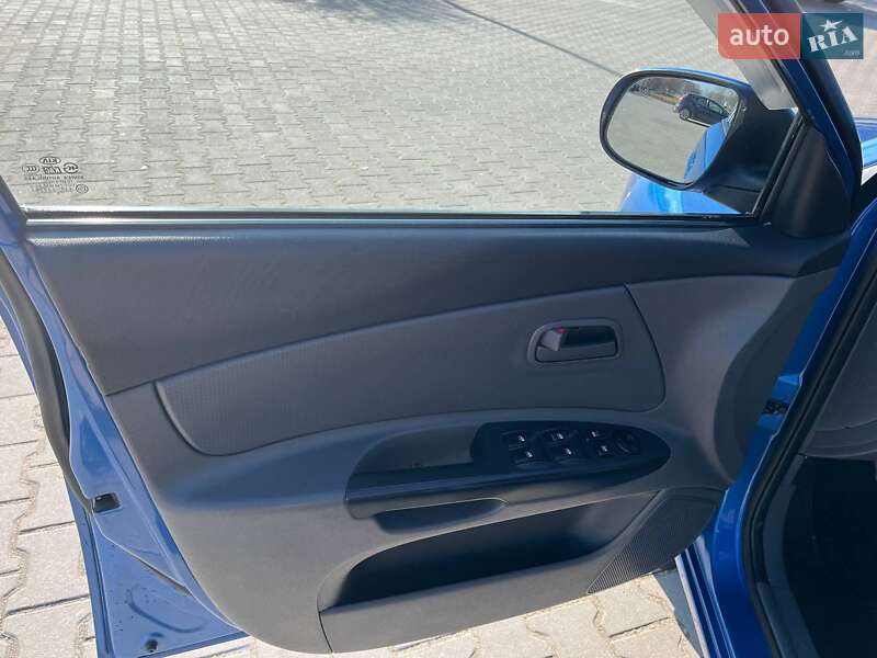 Хэтчбек Kia Rio 2011 в Львове