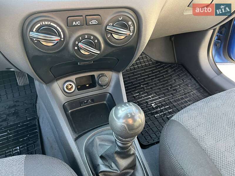 Хэтчбек Kia Rio 2011 в Львове