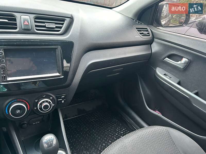 Седан Kia Rio 2013 в Львові
