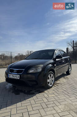 Седан Kia Rio 2010 в Херсоне