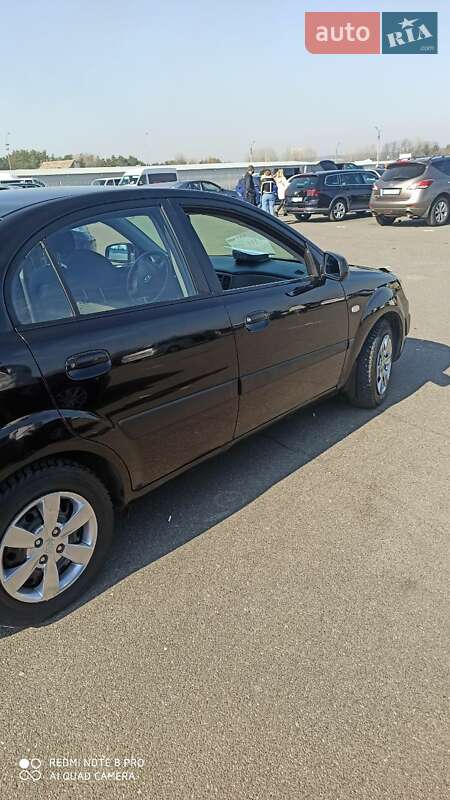 Седан Kia Rio 2008 в Обухове