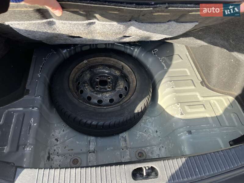 Седан Kia Rio 2008 в Львові