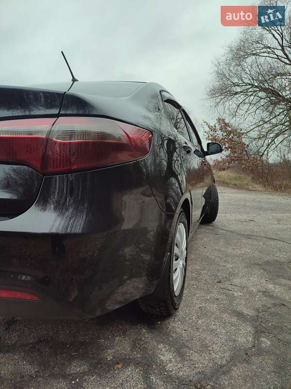 Седан Kia Rio 2013 в Киеве