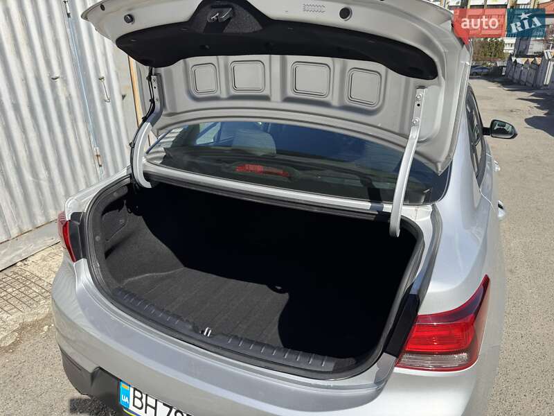 Седан Kia Rio 2019 в Киеве фото 23 Седан Kia Rio 2019 в Киеве
