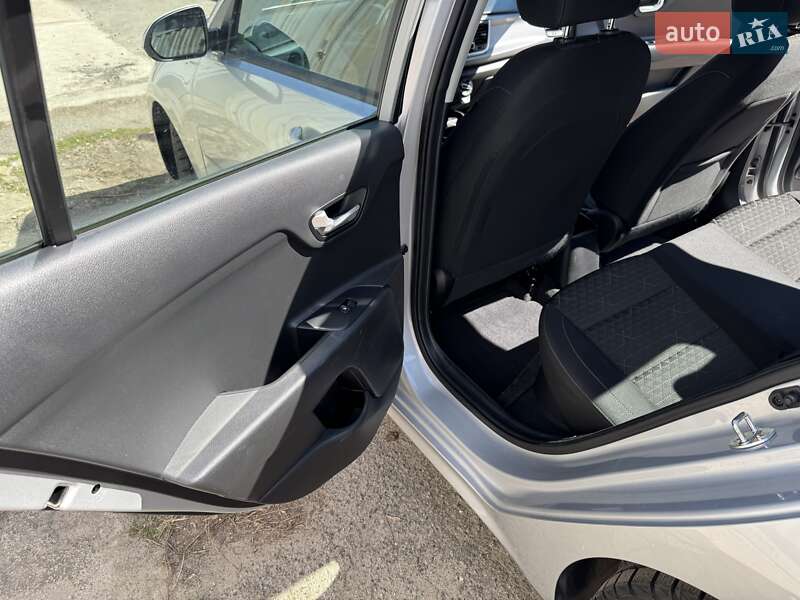 Седан Kia Rio 2019 в Киеве фото 33 Седан Kia Rio 2019 в Киеве