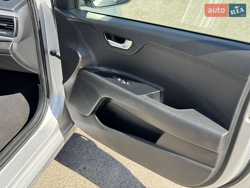 Седан Kia Rio 2019 в Киеве фото 36 Седан Kia Rio 2019 в Киеве