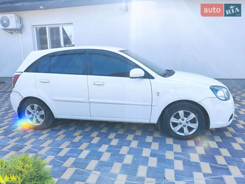 Хэтчбек Kia Rio 2010 в Кропивницком