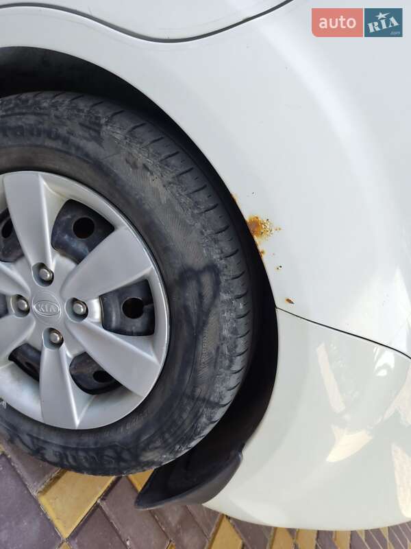 Хэтчбек Kia Rio 2010 в Кропивницком