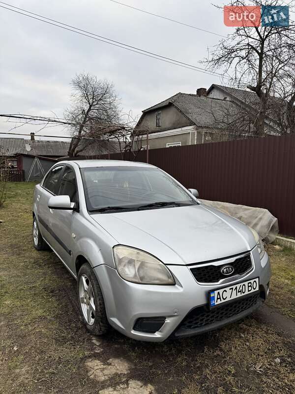 Седан Kia Rio 2011 в Нововолынске