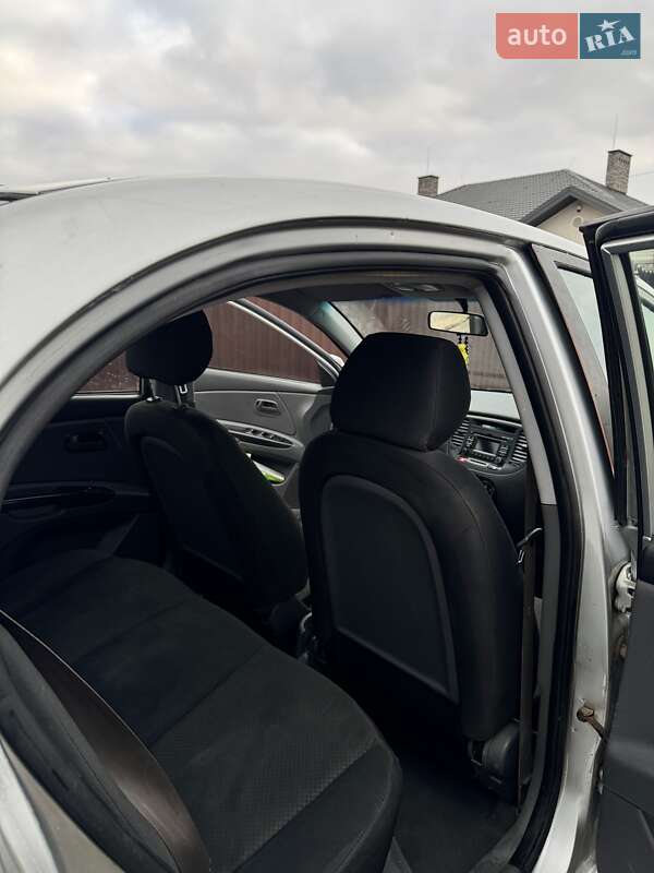 Седан Kia Rio 2011 в Нововолынске