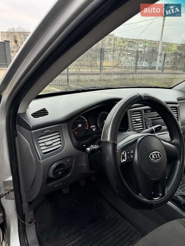 Седан Kia Rio 2011 в Нововолынске
