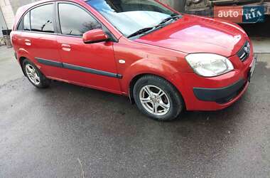 Хэтчбек Kia Rio 2006 в 