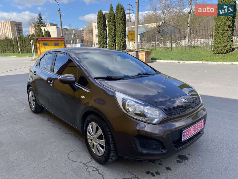 Хэтчбек Kia Rio 2012 в 
