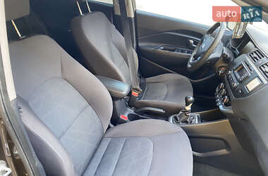 Хэтчбек Kia Rio 2012 в 