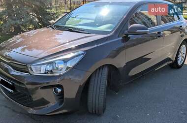 Хэтчбек Kia Rio 2017 в 