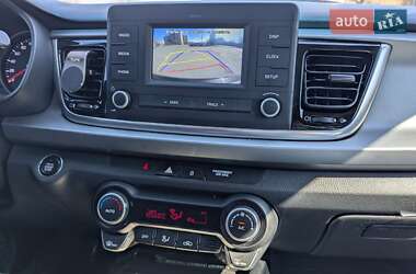 Хэтчбек Kia Rio 2017 в 