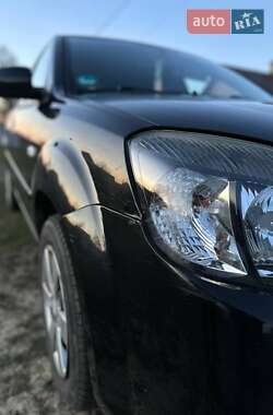Хэтчбек Kia Rio 2010 в 