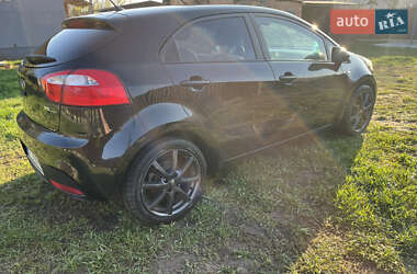 Хэтчбек Kia Rio 2013 в 