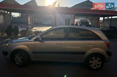 Хэтчбек Kia Rio 2005 в 