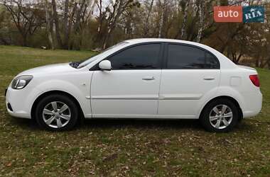 Седан Kia Rio 2011 в 