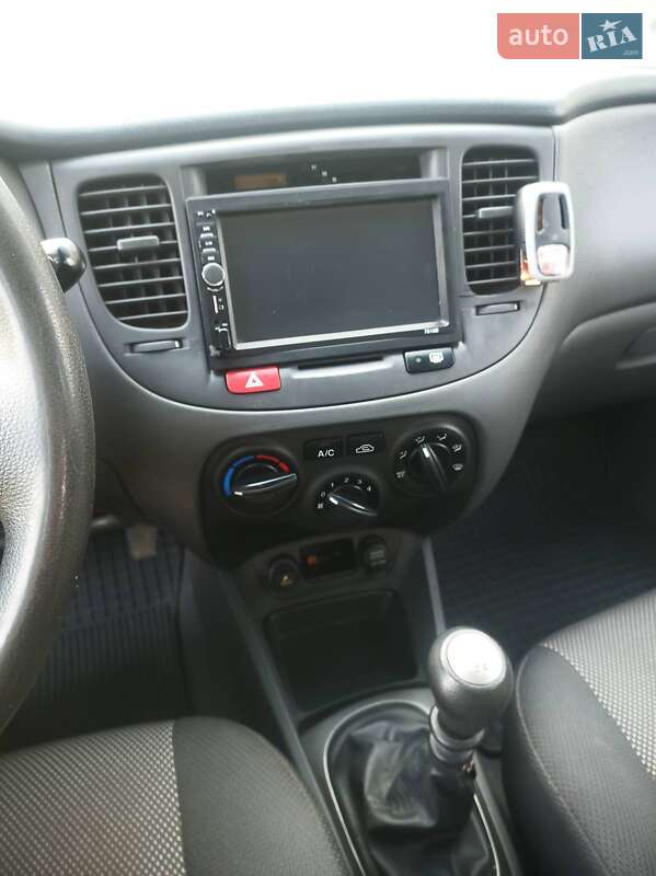 Хетчбек Kia Rio 2006 в Тлумачі