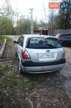 Хэтчбек Kia Rio 2006 в 