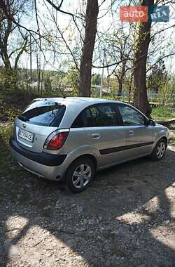 Хэтчбек Kia Rio 2006 в 