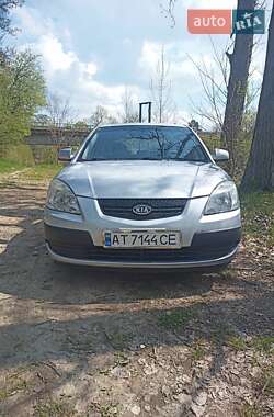 Хэтчбек Kia Rio 2006 в 