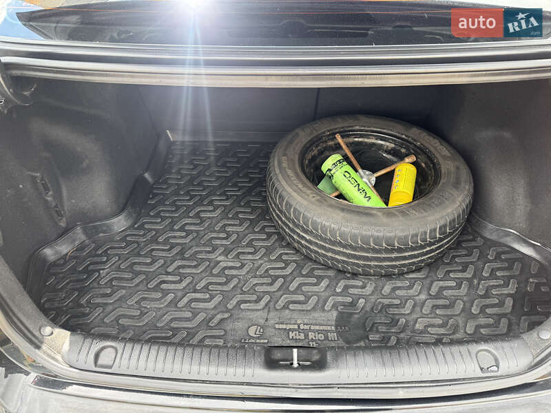 Седан Kia Rio 2013 в Полтаві