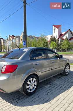 Седан Kia Rio 2010 в 