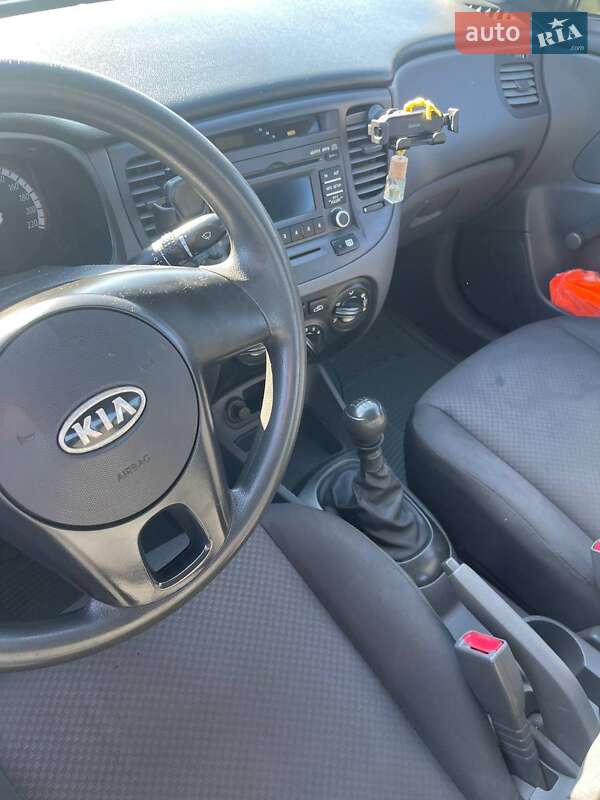 Седан Kia Rio 2011 в Рівному