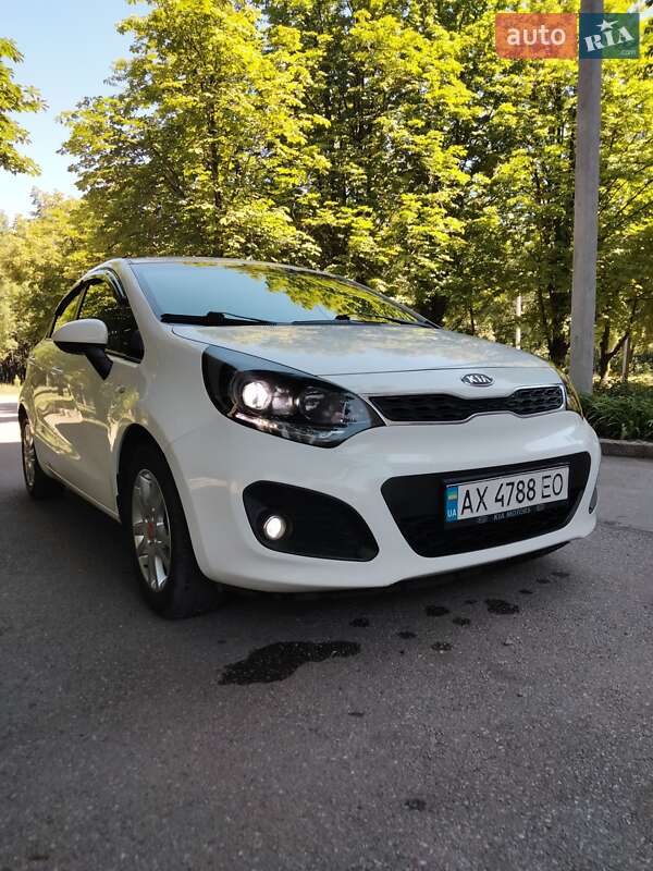 Хетчбек Kia Rio 2011 в 