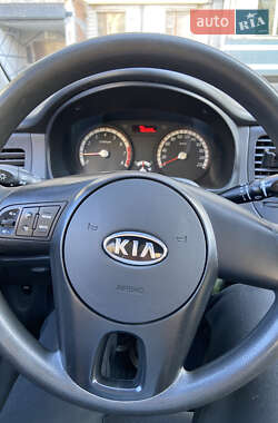 Седан Kia Rio 2011 в 