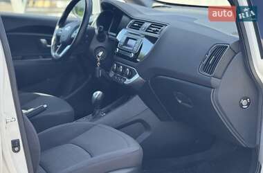 Хэтчбек Kia Rio 2016 в 