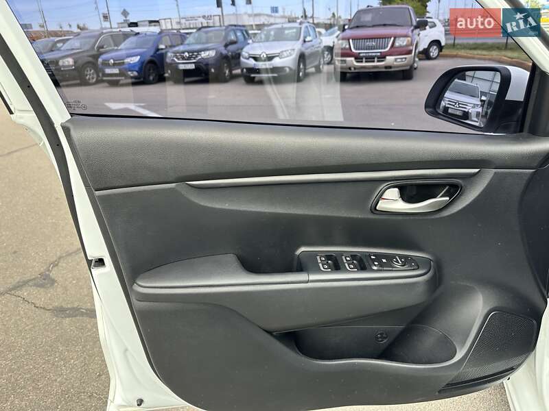 Седан Kia Rio 2018 в Киеве