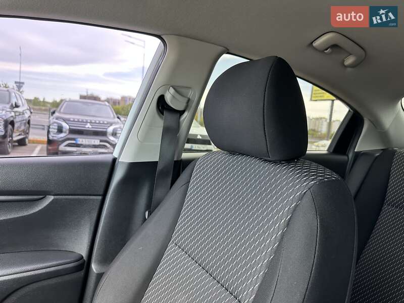Седан Kia Rio 2018 в Киеве