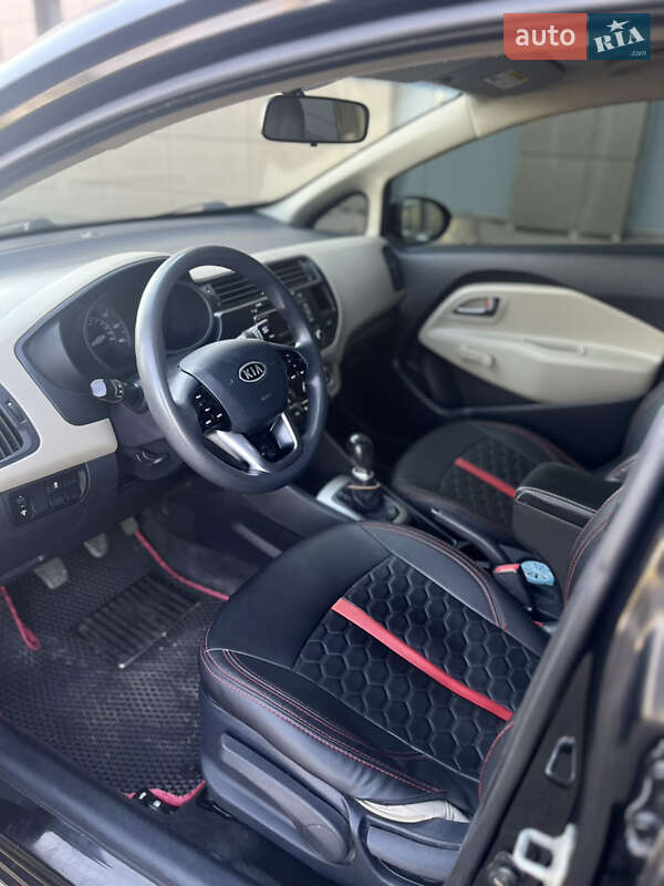 Седан Kia Rio 2011 в Кривому Розі