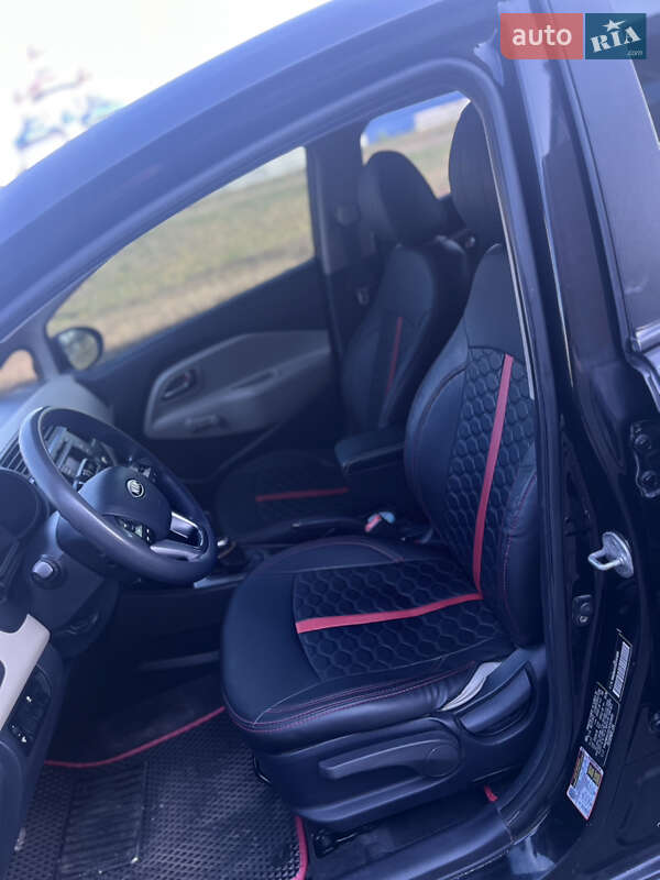 Седан Kia Rio 2011 в Кривому Розі