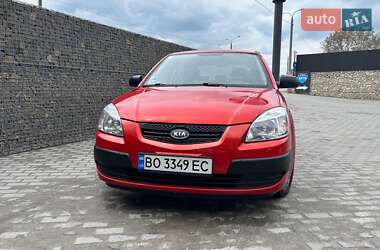 Хэтчбек Kia Rio 2009 в 