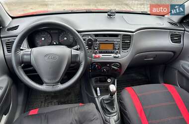 Хэтчбек Kia Rio 2009 в 