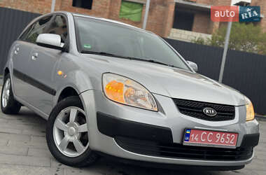 Хэтчбек Kia Rio 2006 в 