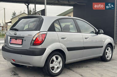 Хэтчбек Kia Rio 2006 в 