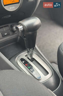 Хэтчбек Kia Rio 2006 в 