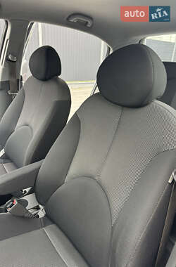 Хэтчбек Kia Rio 2006 в 
