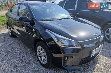 Седан Kia Rio 2017 в Прилуках