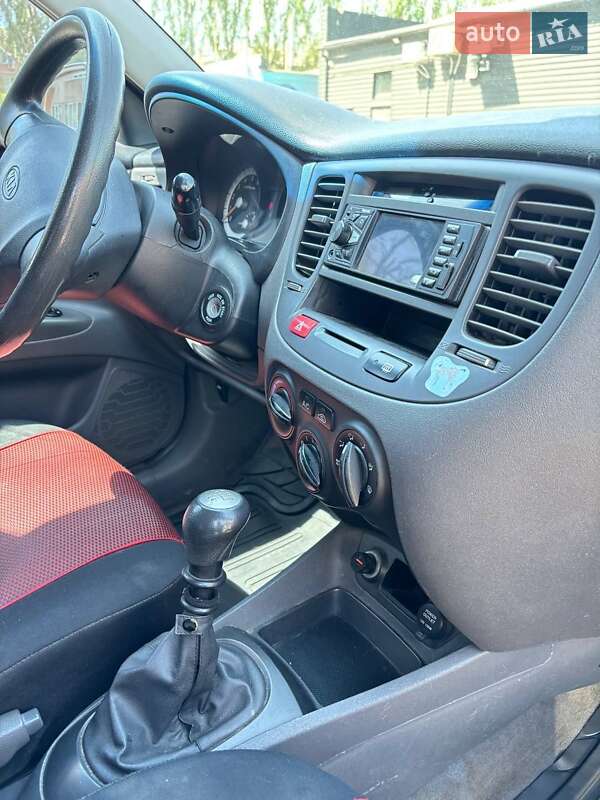 Хетчбек Kia Rio 2006 в Кривому Розі