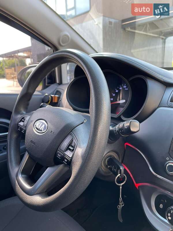 Хэтчбек Kia Rio 2012 в Киеве