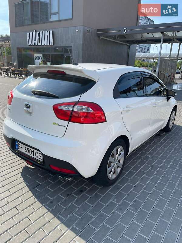 Хэтчбек Kia Rio 2012 в Киеве