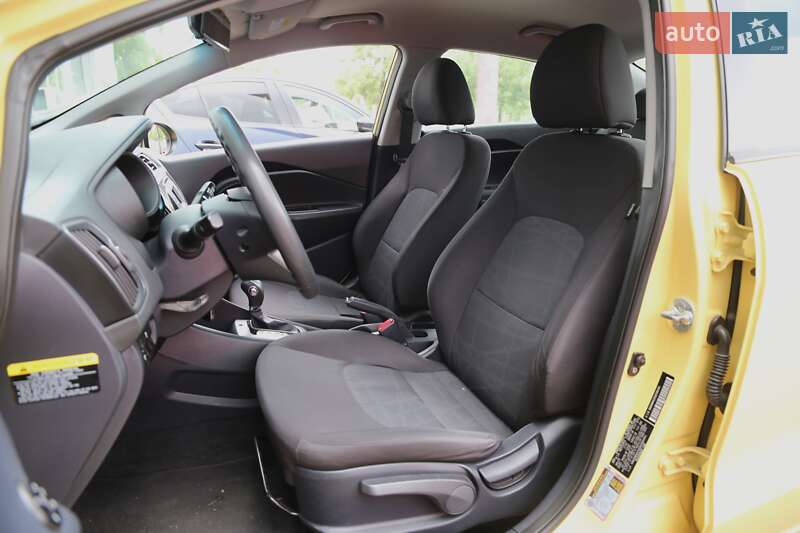 Седан Kia Rio 2015 в Києві