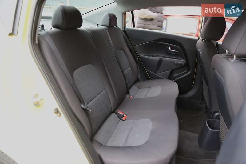 Седан Kia Rio 2015 в Києві